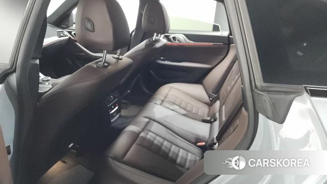 BMW 4 Series (G22) 2021 Светло-серебряный цвет из Кореи, фото 2