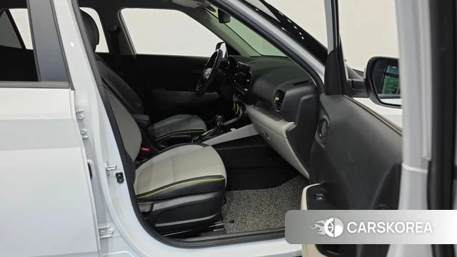 Hyundai Venue 2023 Белый из Кореи, фото 2