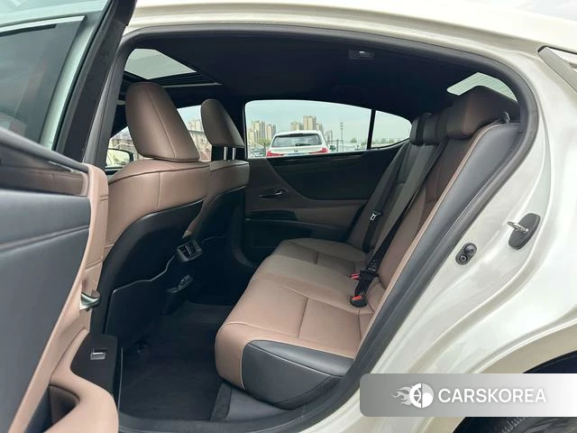 Lexus ES 2023 Белый из Китая, фото 2