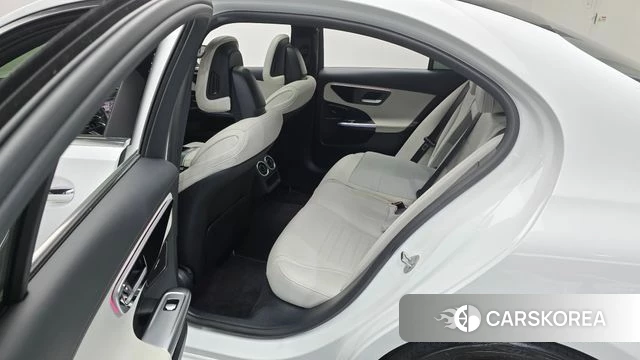 Mercedes-Benz C-Class W206 2023 Белый из Кореи, фото 2