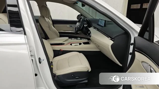 Genesis GV70 2023 Белый из Кореи, фото 2