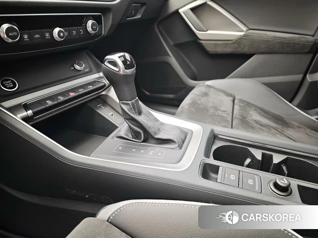 Audi Q3 2021 Темно-серый из Китая, фото 2