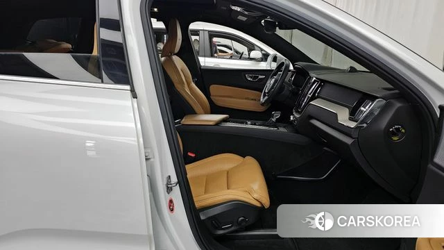 Volvo XC60 second Generation 2019 Белый из Кореи, фото 2