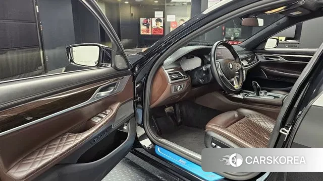 BMW 7 Series (G11) 2020 Черный из Кореи, фото 2