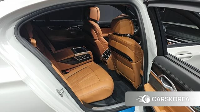BMW 7 Series (G11) 2020 Черный из Кореи, фото 2