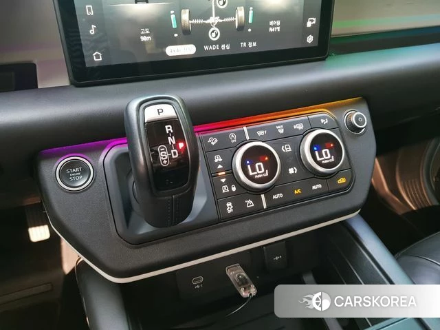 Land Rover Defender (L663) 2021 Небесно-голубой из Кореи, фото 2