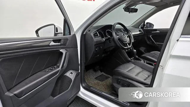 Volkswagen Tiguan second Generation 2020 Белый из Кореи, фото 2