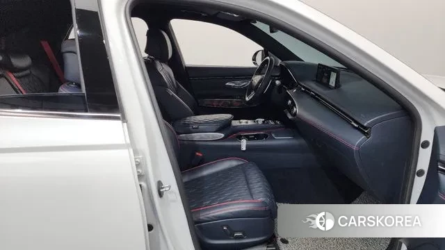 Genesis GV70 2021 Белый из Кореи, фото 2