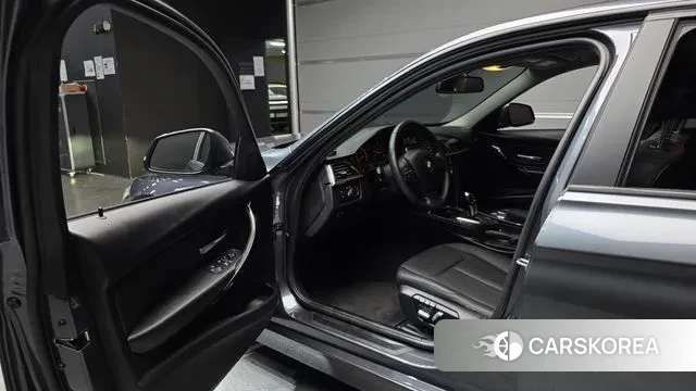 BMW 3 Series (F30) 2018 Серый из Кореи, фото 2