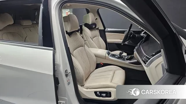 BMW X7 (G07) 2022 Белый из Кореи, фото 2