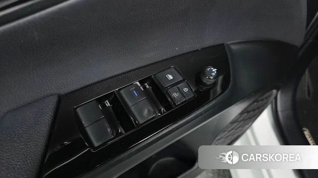 Toyota Prius 4th Generation 2022 Белый из Кореи, фото 2
