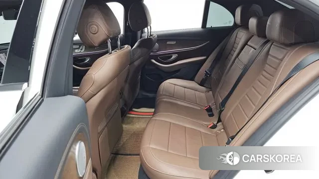 Mercedes-Benz E-Class W213 2021 Белый из Кореи, фото 2