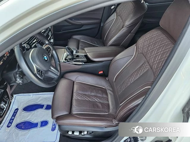 BMW 5 Series (G30) 2020 Белый из Кореи, фото 2