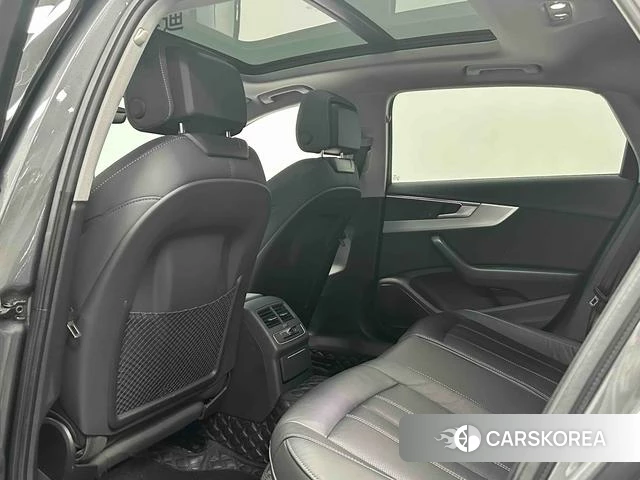 Audi A4L 2021 Темно-серый из Китая, фото 2