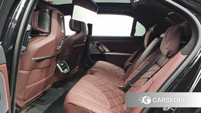 BMW 7 Series (G70) 2022 Черный из Кореи, фото 2