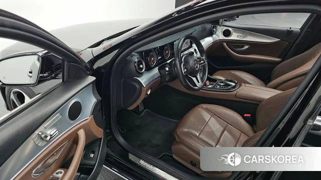 Mercedes-Benz E-Class W213 2019 Черный из Кореи, фото 2