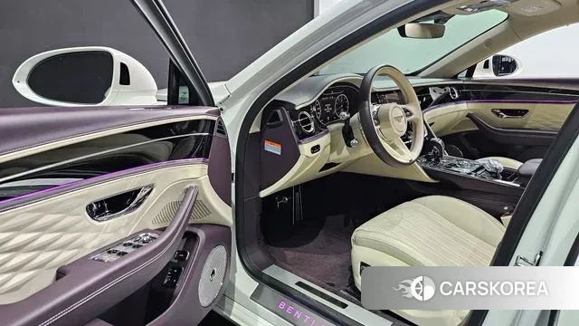 Bentley Flying Spur 3rd Generation 2022 Белый из Кореи, фото 2