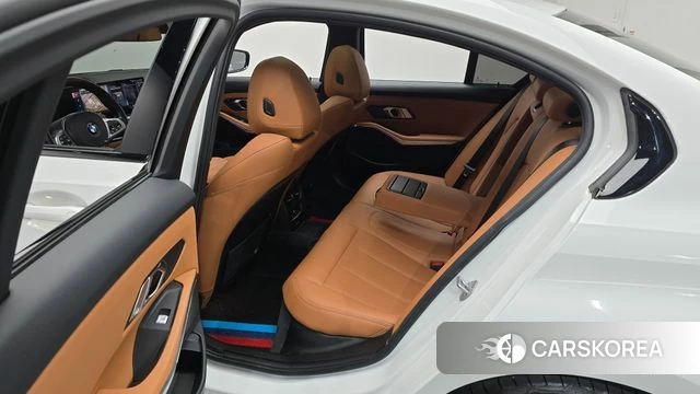 BMW 3 Series (G20) 2023 Белый из Кореи, фото 2