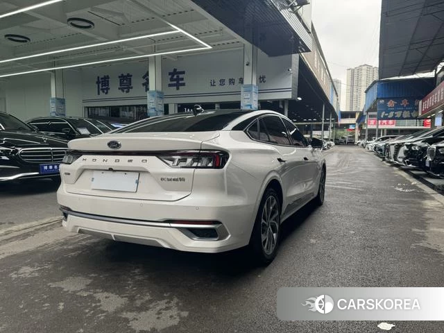 Ford Mondeo 2023 Белый из Китая, фото 2