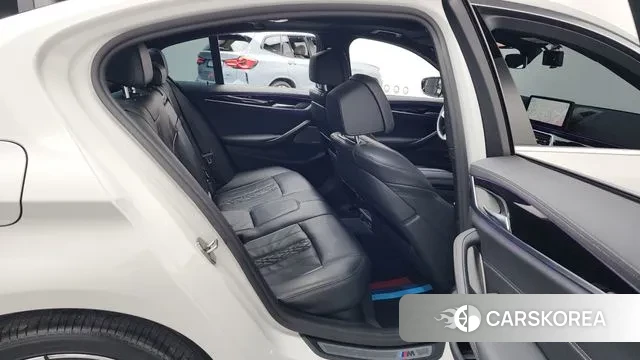 BMW 5 Series (G30) 2021 Белый из Кореи, фото 2