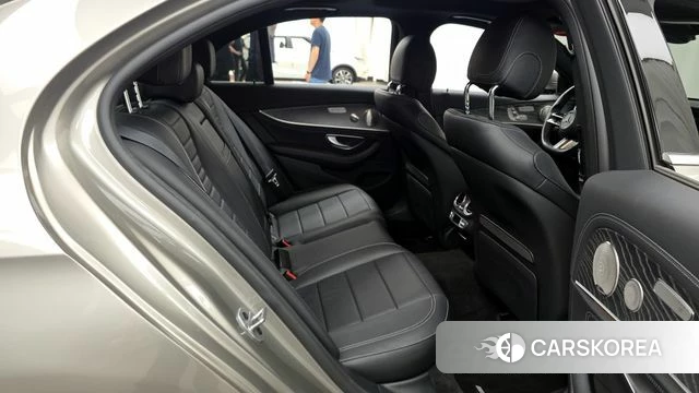 Mercedes-Benz E-Class W213 2022 Песочный из Кореи, фото 2