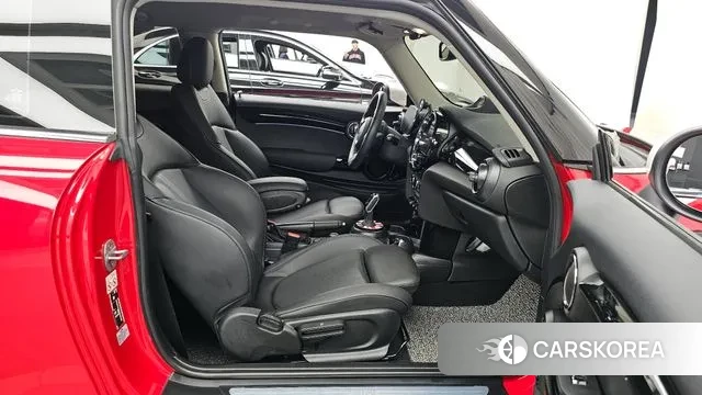 Mini Cooper 2023 Красный из Кореи, фото 2