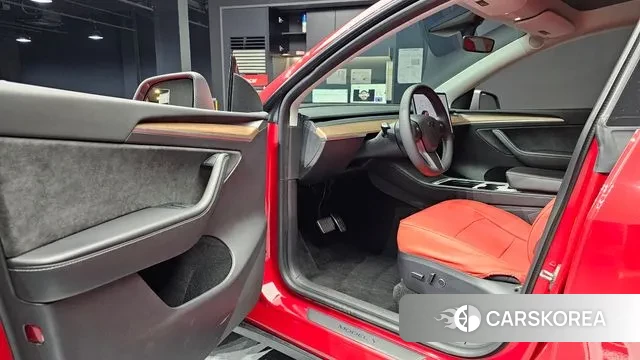 Tesla Model Y 2021 Красный из Кореи, фото 2