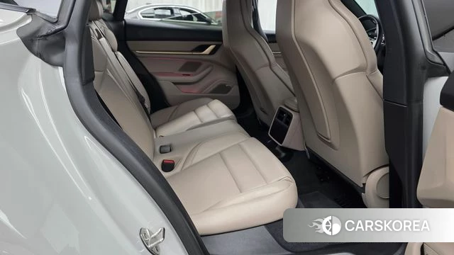 Porsche Taycan 2024 Серебристо-серый из Кореи, фото 2