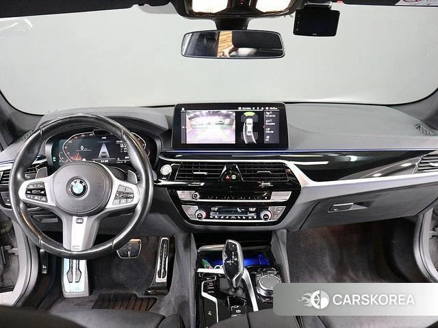 BMW 5 Series (G30) 2022 Серебристо-серый из Кореи, фото 2