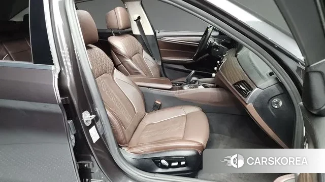 BMW 5 Series (G30) 2018 Серый из Кореи, фото 2