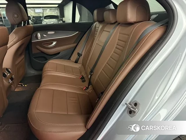 Mercedes-Benz E-Class W213 2023 Серебряный из Кореи, фото 2