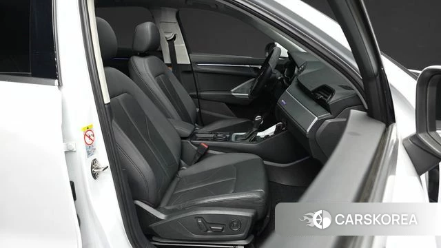 Audi Q3 (F3) 2020 Белый из Кореи, фото 2