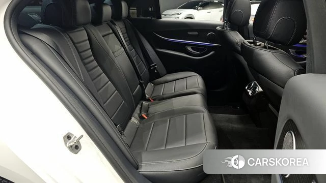 Mercedes-Benz E-Class W213 2023 Белый из Кореи, фото 2
