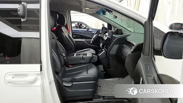 Hyundai Staria 2023 Белый из Кореи, фото 2