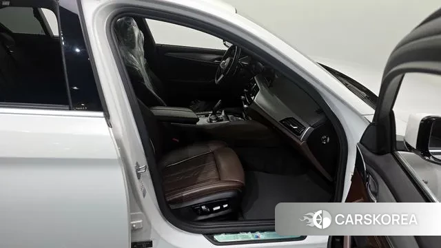 BMW 5 Series (G30) id 3307940 из Кореи 2