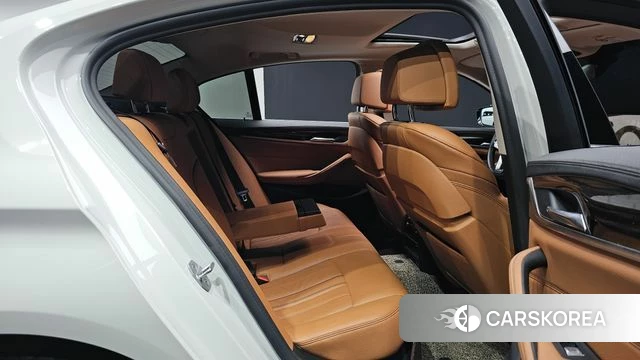 BMW 5 Series (G30) 2021 Белый из Кореи, фото 2