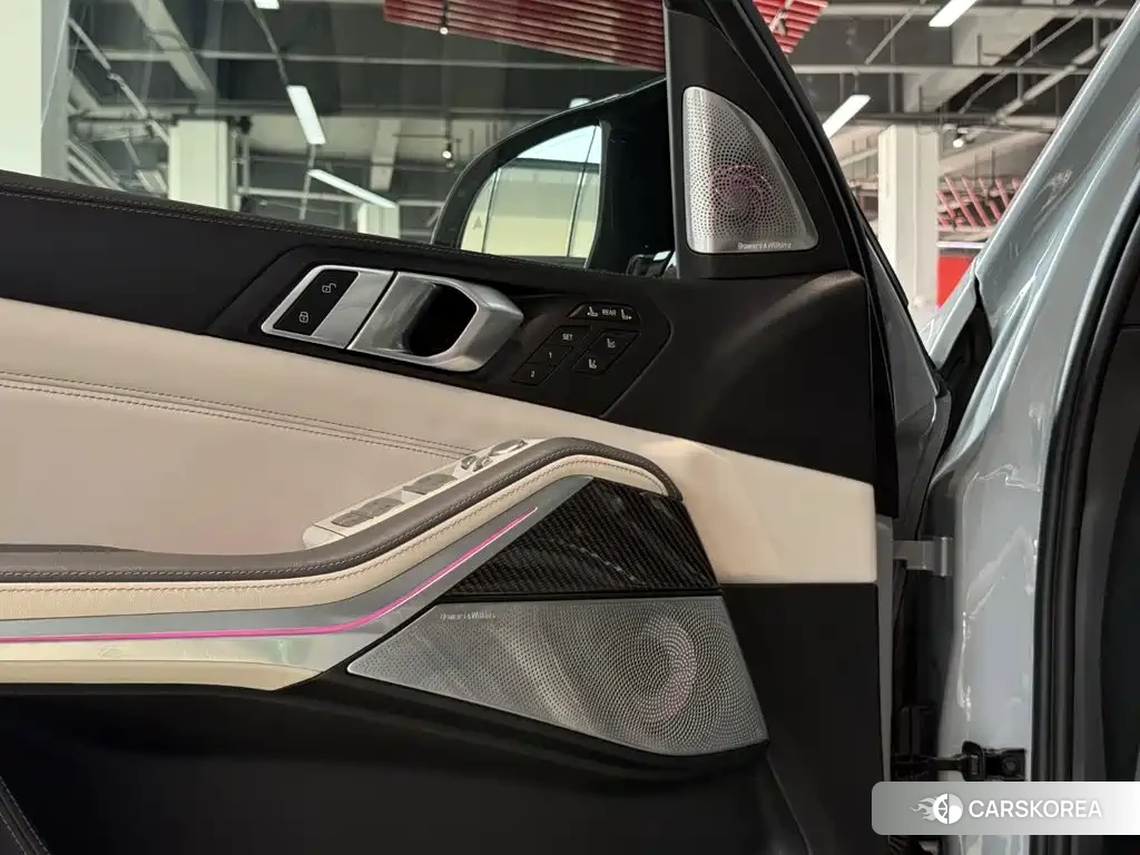 BMW X7 2023 Silver/gray из Китая, фото 2