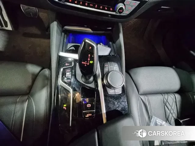 BMW 5 Series (G30) 2021 Белый из Кореи, фото 2