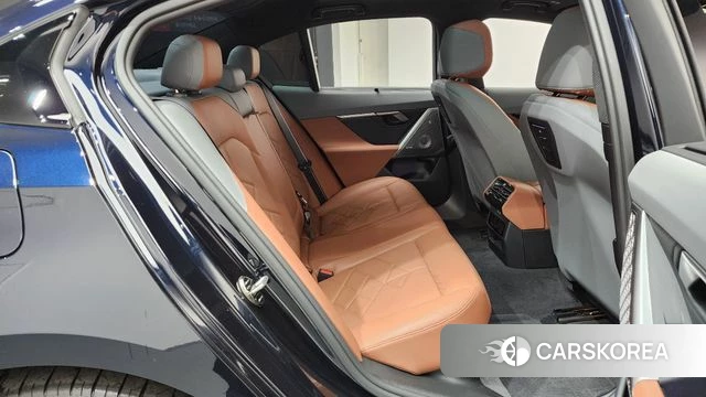 BMW i5 (G60) 2023 Черный из Кореи, фото 2