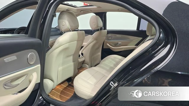 Mercedes-Benz E-Class W213 2018 Черный из Кореи, фото 2