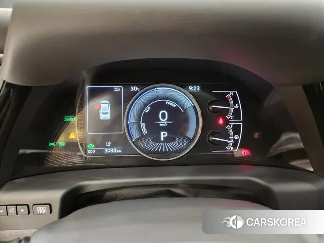 Lexus ES300h 7th generation 2025 Светло-серебряный цвет из Кореи, фото 2
