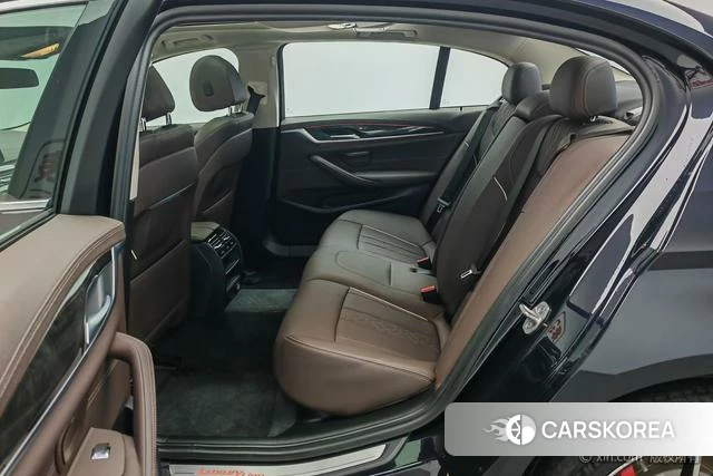 BMW 5 series 2022 Черный из Китая, фото 2
