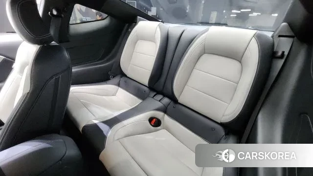 Ford Mustang 7th Generation 2024 Небесно-голубой из Кореи, фото 2