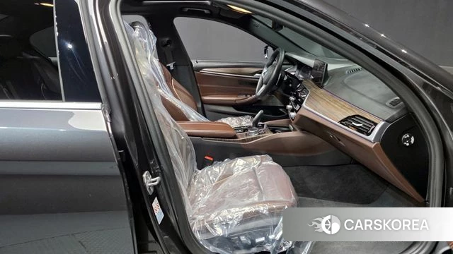 BMW 5 Series (G30) 2020 Серый из Кореи, фото 2