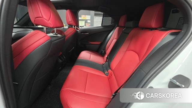 Lexus UX250h 2023 Белый из Кореи, фото 2