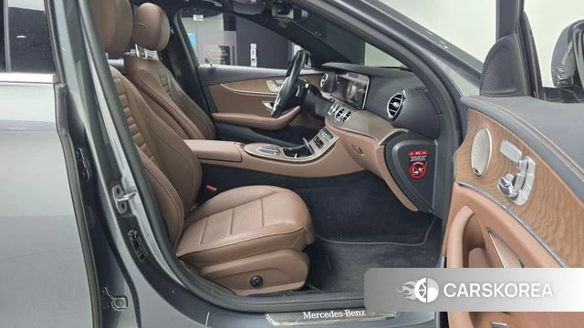 Mercedes-Benz E-Class W213 2021 Серый из Кореи, фото 2