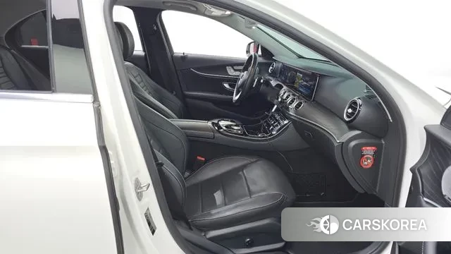 Mercedes-Benz E-Class W213 2018 Белый из Кореи, фото 2