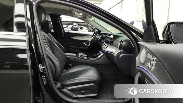 Mercedes-Benz E-Class W213 2020 Черный из Кореи, фото 2