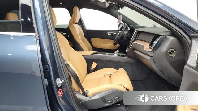 Volvo XC60 second Generation 2023 Синий из Кореи, фото 2