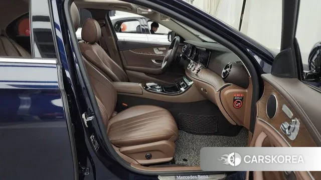 Mercedes-Benz E-Class W213 2019 Синий из Кореи, фото 2
